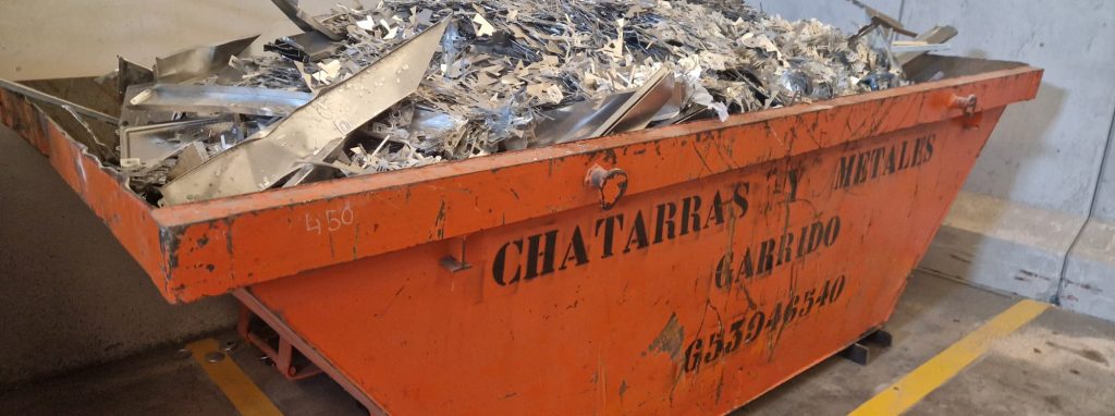 Contenedor con metales